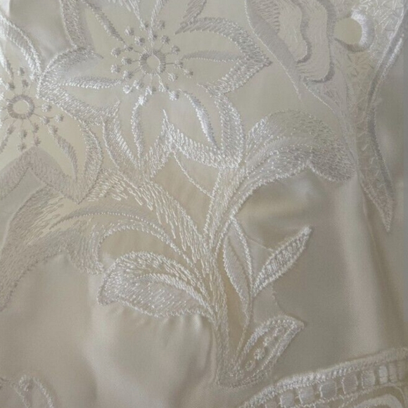 1990's wedding gown.Stunning - Picture 2 of 5